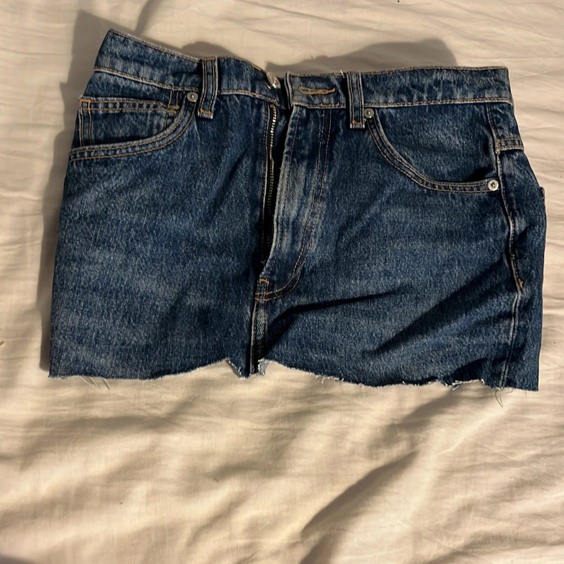 Blå jeans kjol från mango