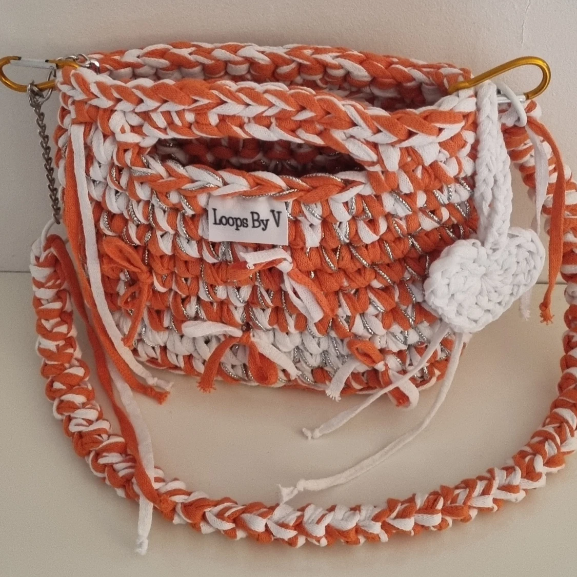 Orange och vit virkad axelväska från Loops By V - 2