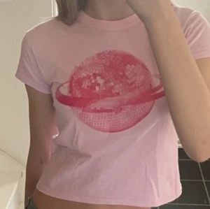 Baby tee - Size XS, its cropted its a baby tee. XXS-XS. It says 5-6 but thats just how the brand states it