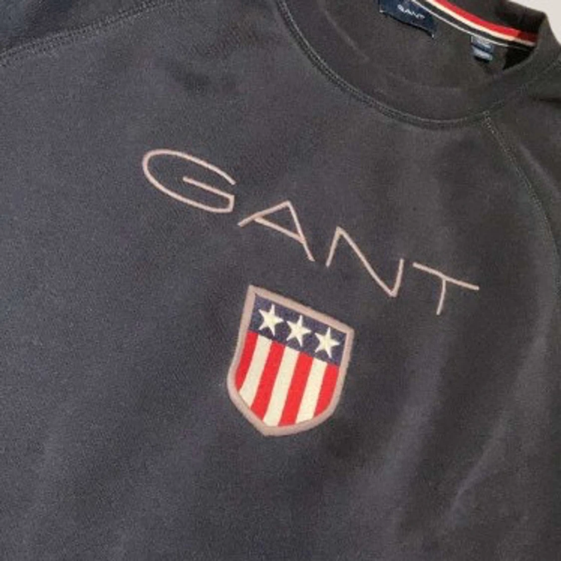 Mörkblå tröja från GANT - 1