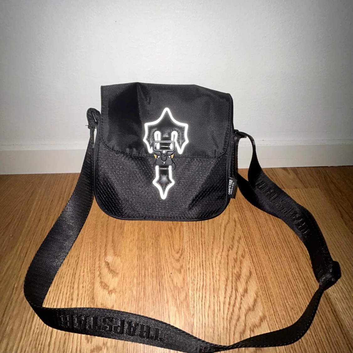 Svart axelväska från Trapstar