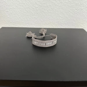 Christian Dior Armband - Snyggt armband från Christian Dior i marinblått | Justerbar passform med knytning | Armbandet är helt nytt | tveka inte att kontakta om minsta intresse