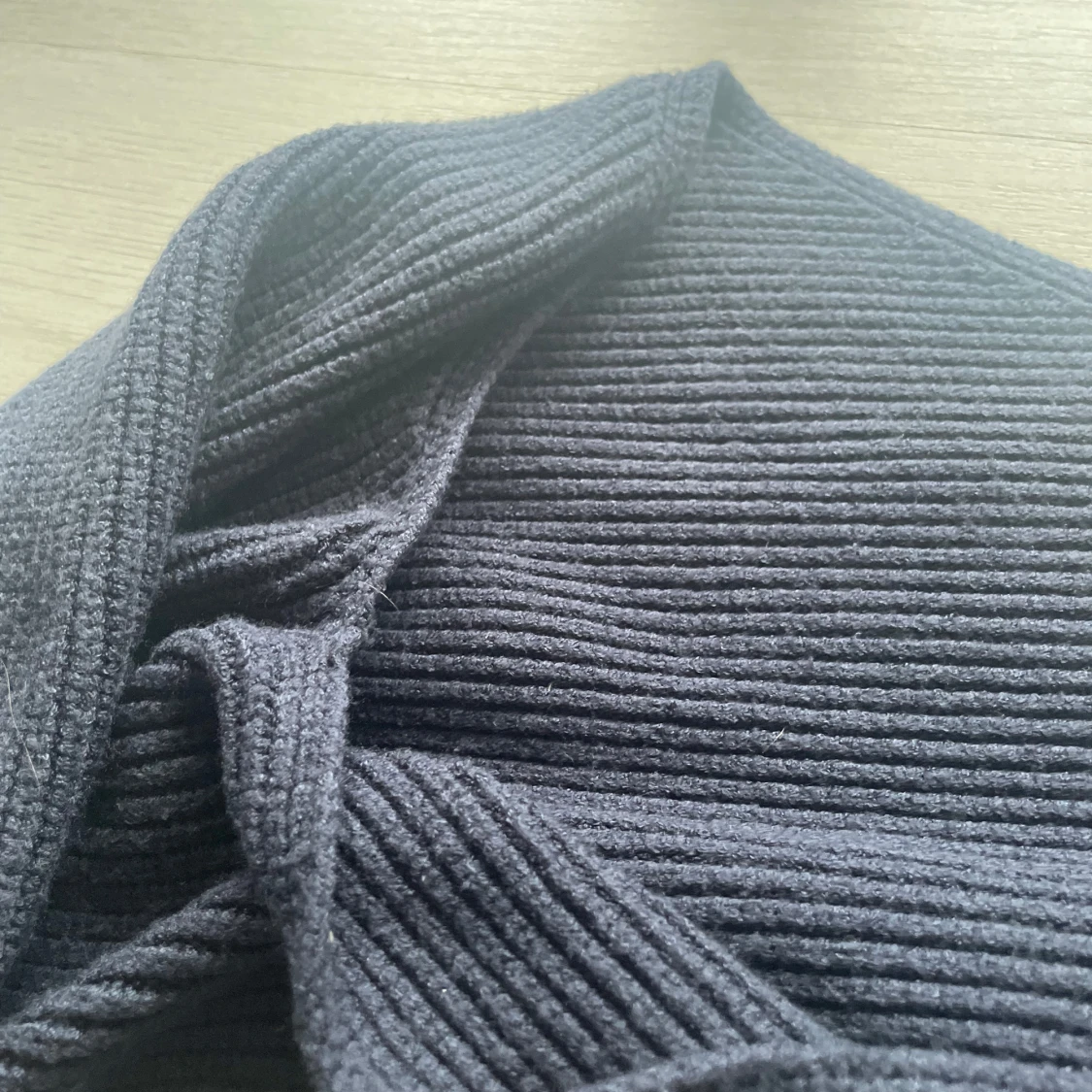 Mörkblå ribbad tröja från J'aime - 2