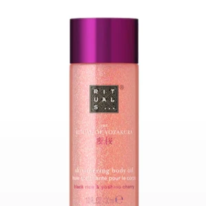 Ny! Shimmering Body Oil Yozakura från Rituals - Ny! Glittrande kroppsolja i doften Yozakura från Rituals, The Ritual of Yozakura. Innehåller svart ris och yoshino-körsbär för en lyxig känsla. Perfekt för att ge huden en skimrande finish. Limited edition som är slutsåld. Se gärna mina andra annonser, säljer mer i denna doft och mycket annat 🌸