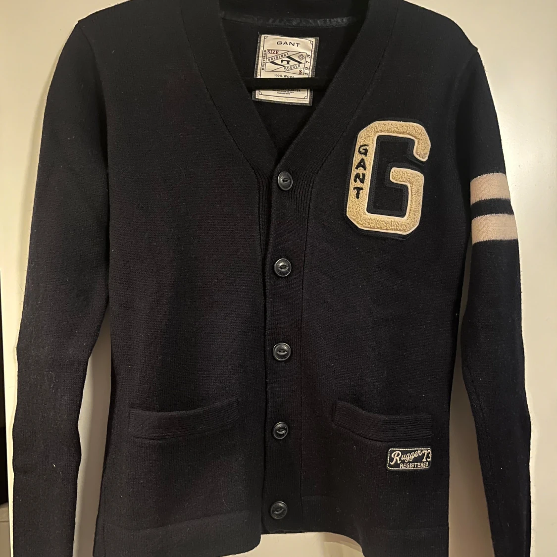 Marinblå kofta från Gant