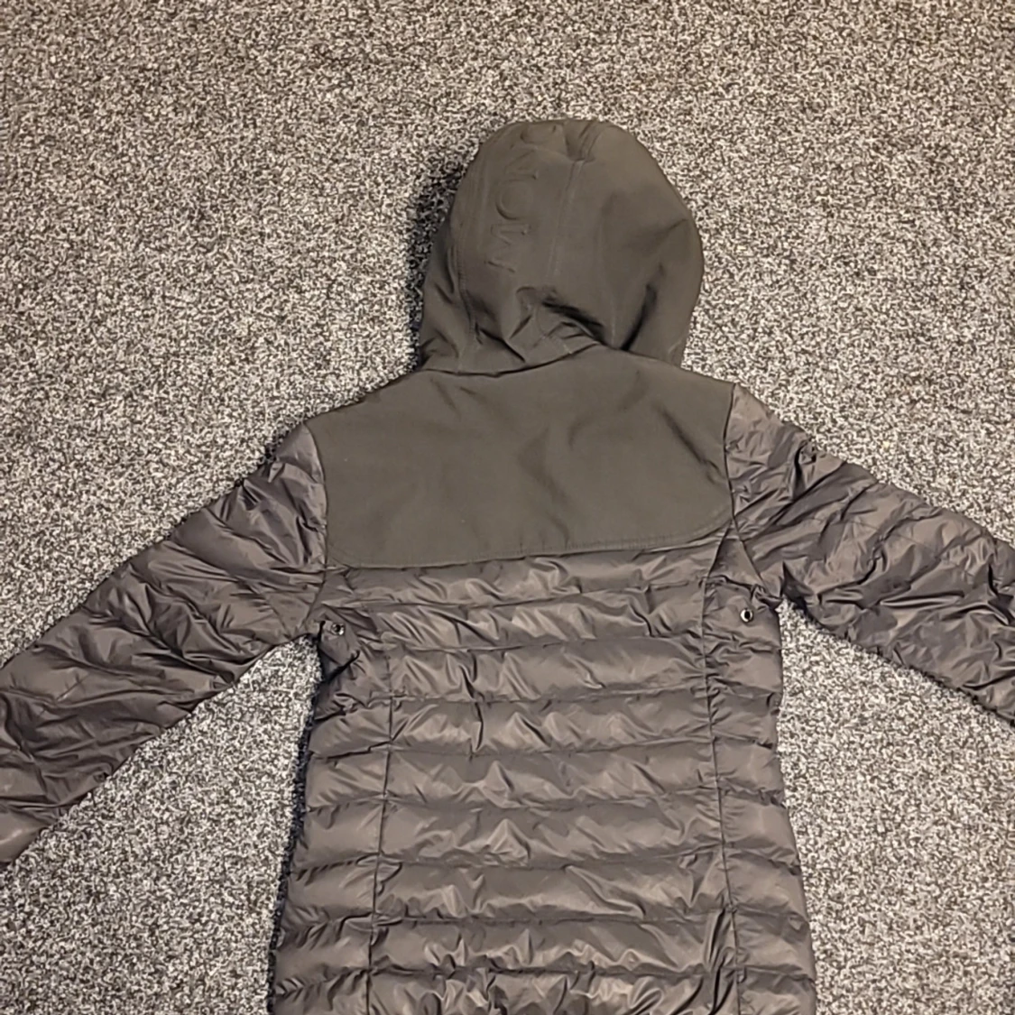 Svart dunjacka från Moncler - 2