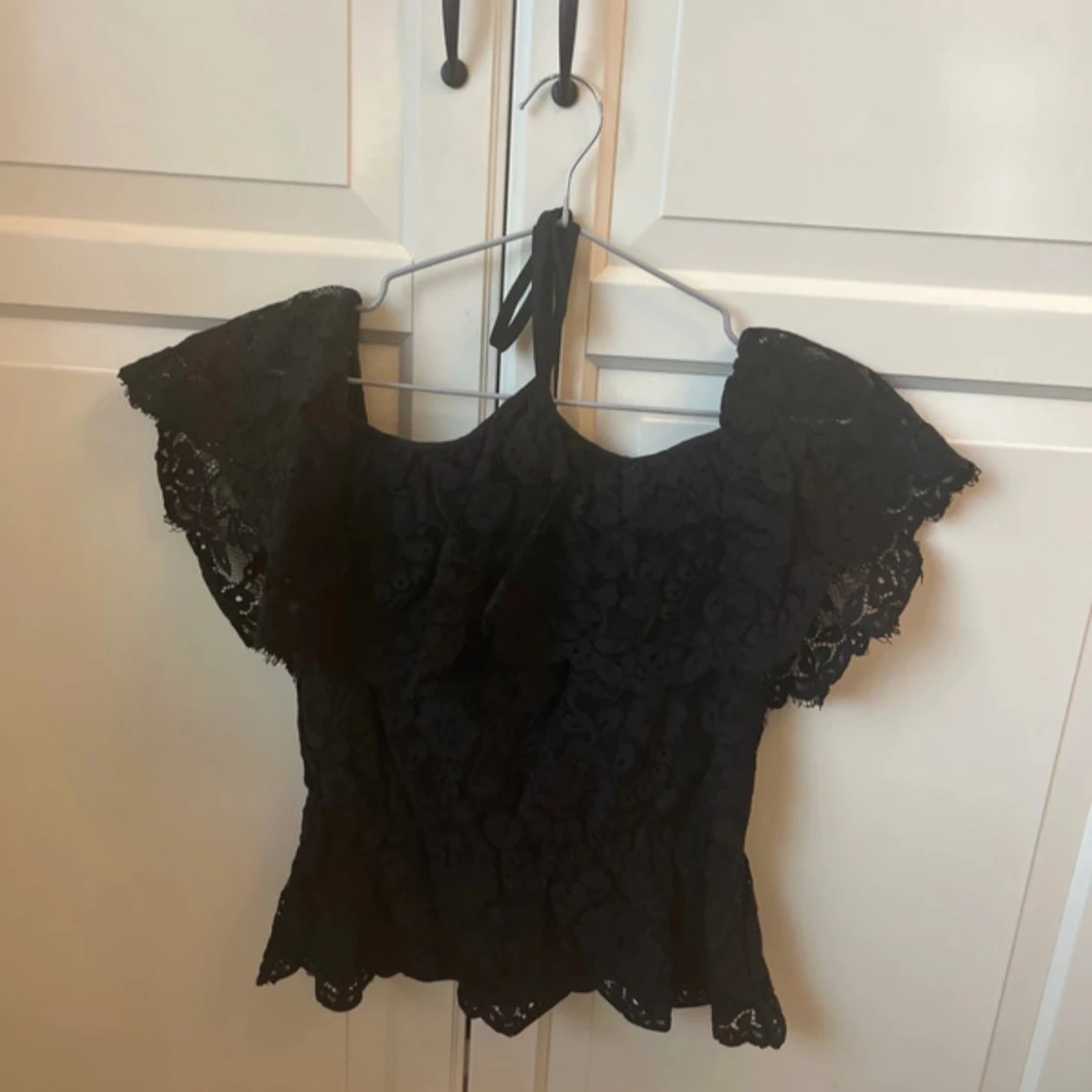 Svart spetsblus från Designers Remix
