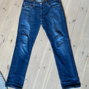 Levis 511 - Riktigt sköna slim jeans som är väldigt stretchiga. Skriv för mer info 