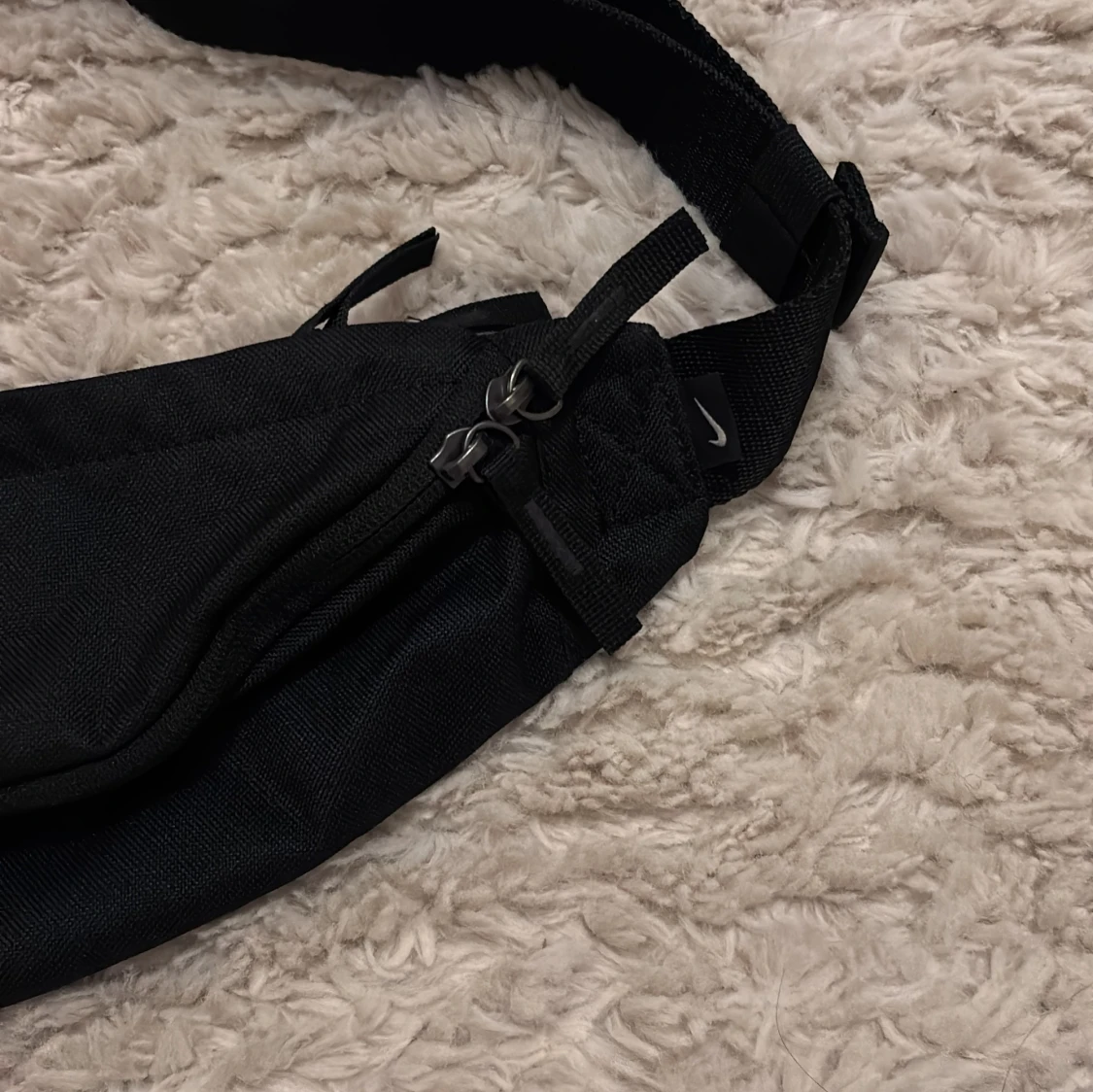 Svart midjeväska från Nike - 1