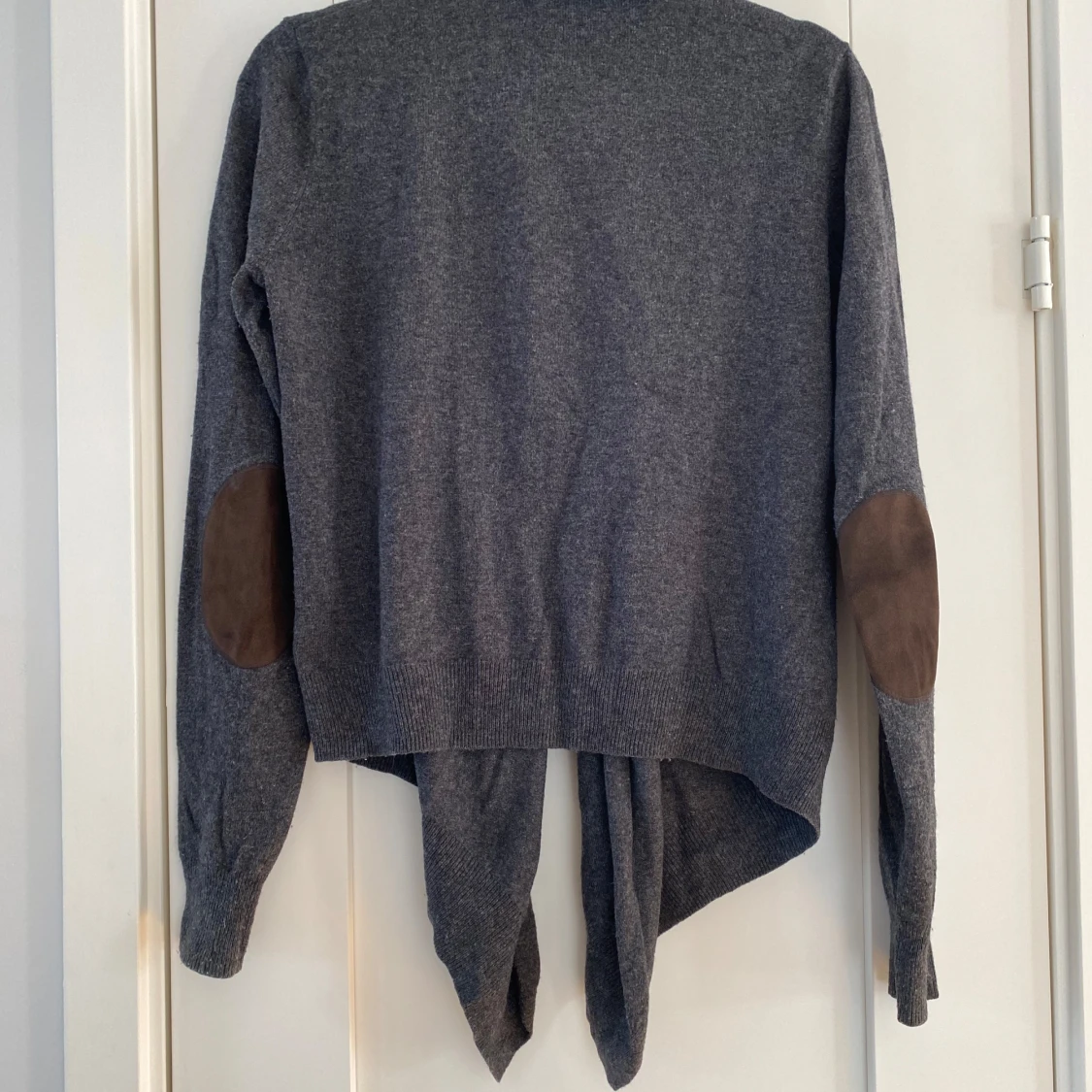 Grå kofta från Josephine & Co - 1