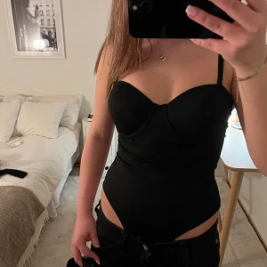 Svart body - Säljer då jag har en exakt likadan💞 endast testad
