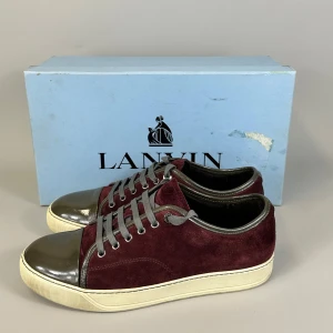Lanvin Captoe Sneakers - - Skick 8/10  - Tillbehör: Box  - Nypris: 5500 SEK  - Storlek: 41