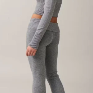 Y knitted yoga pants från gina - Jättefina byxor från gina säljer de av anledningen att de dessvärre inte passar mig i längden. Nypris 249kr. Aldrig använda.