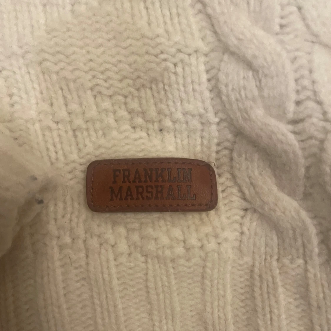 Vit stickad tröja - 2