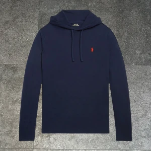 Ralph Lauren hoodie - Tunn och skön Ralph lauren hoodie. Mörkblå och passar runt M, storlek 175 skulle säga att den sitter så. Bra skick, lite använd men inga defekter. Skriv vid frågor eller fler bilder!