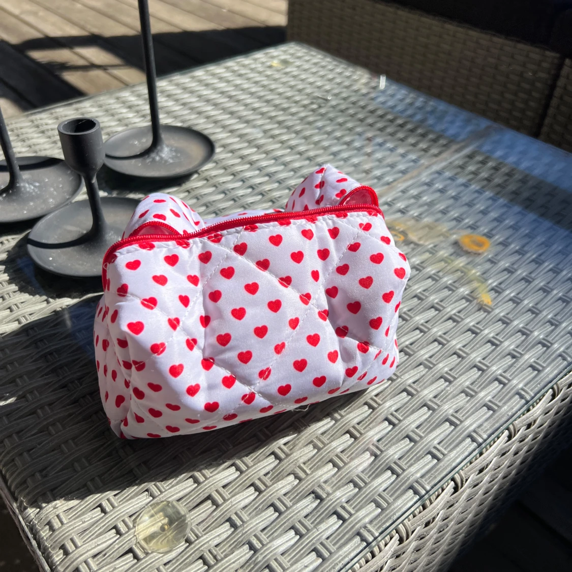 Vit necessär med röda hjärtan - 3