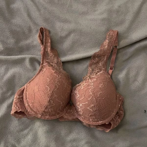 spets bh 75A - fin spets korall/rosa bh i stl 75A från lindex, super fint skick!💕