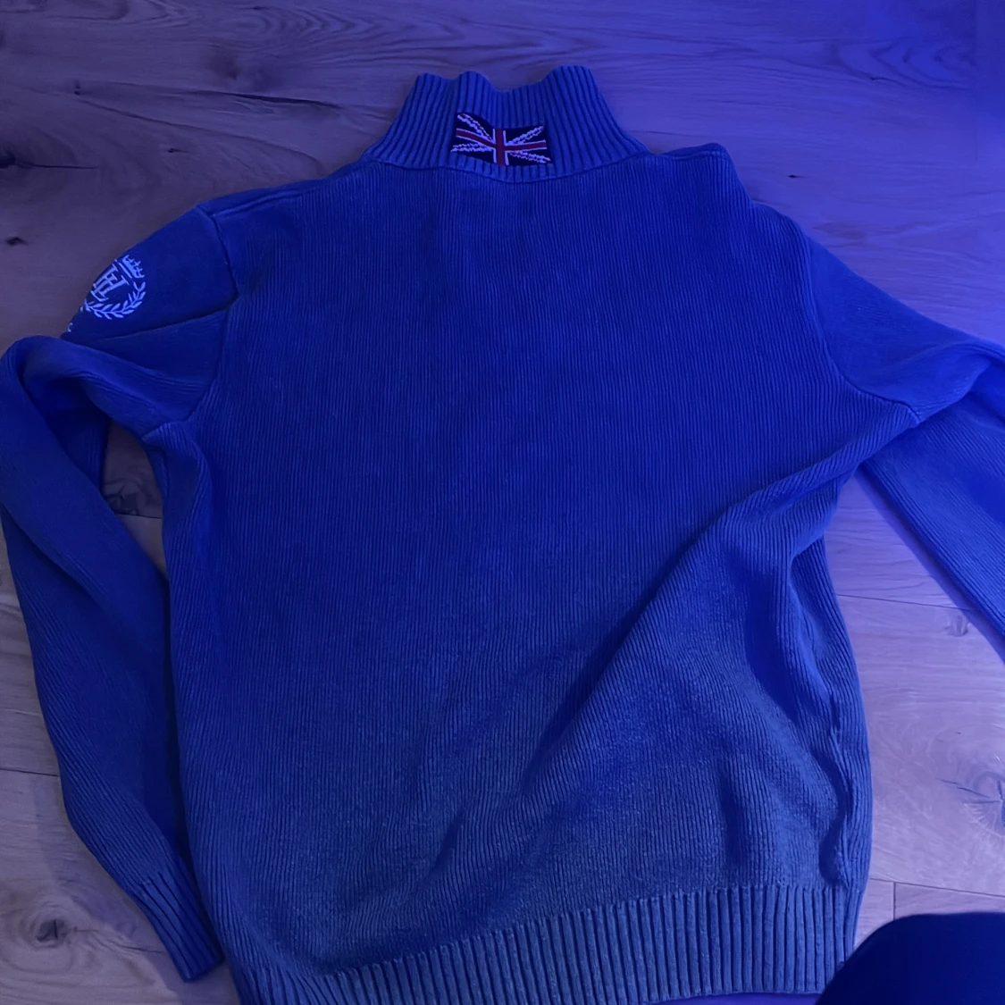 Grå stickad tröja med dragkedja - 1