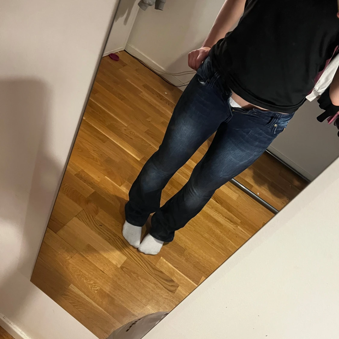 Mörkblåa jeans