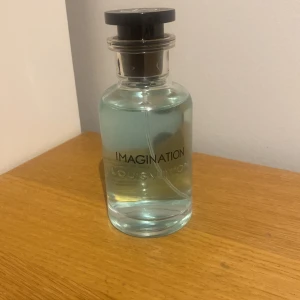 Imagination parfym från Louis Vuitton - Perfekt fräsch sommar parfym. Säljer då jag köpt i. Massor med parfymer och behåller dem jag tycker mest om. Ca 95 ml kvar