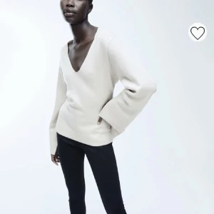 Stickad tröja beige  - Endast testad. Inga defekter. 💕köpt från tradera