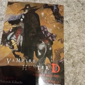 Vampire hunter D - Omnibus book one, tror att det är flera böcker i en? Köpte för ca 200-300 kr :)
