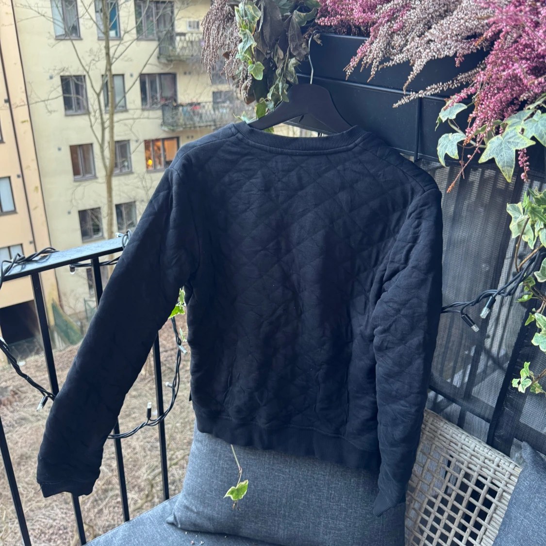 Svart quiltad jacka från J. Lindeberg - 1