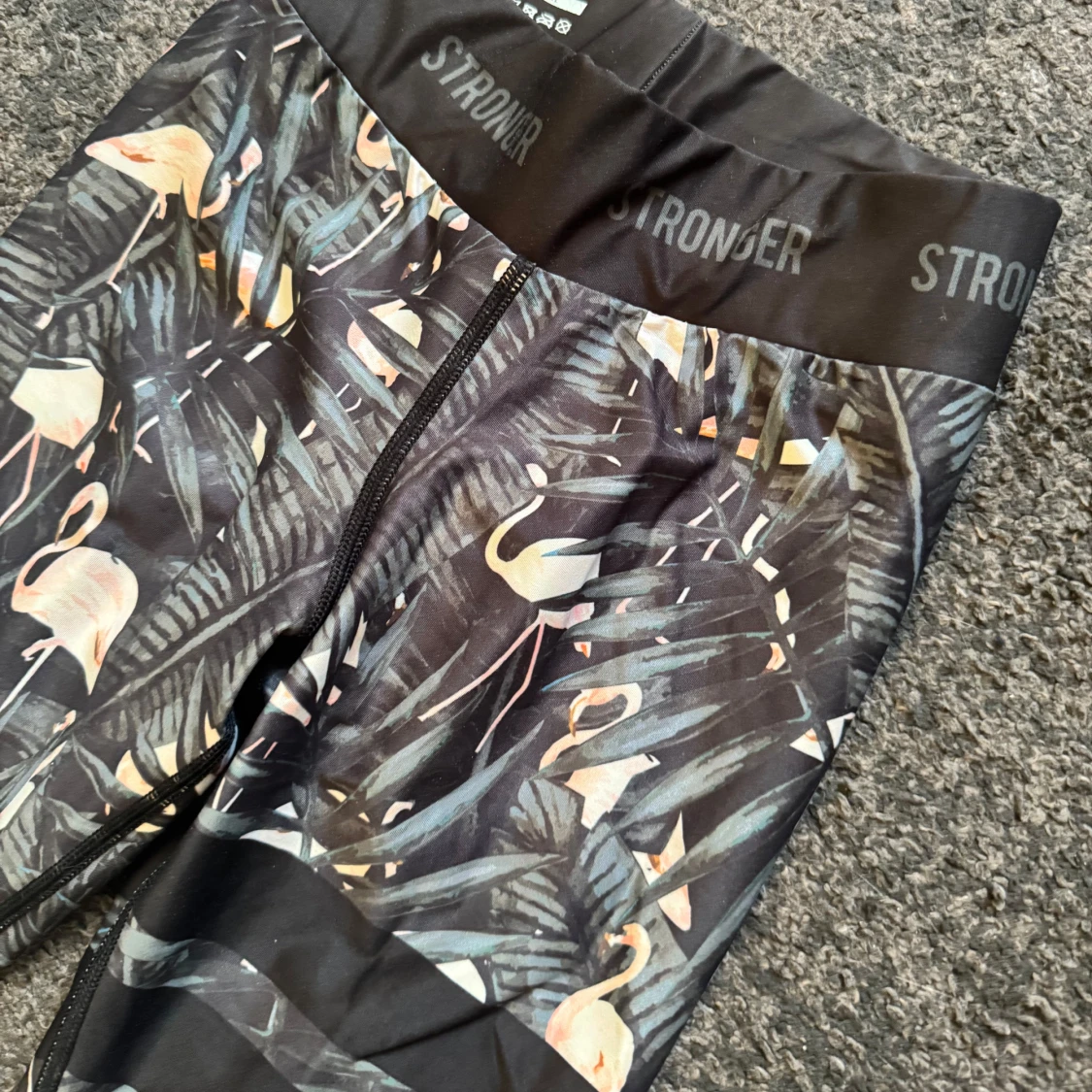 Mönstrade tights från Stronger - 1