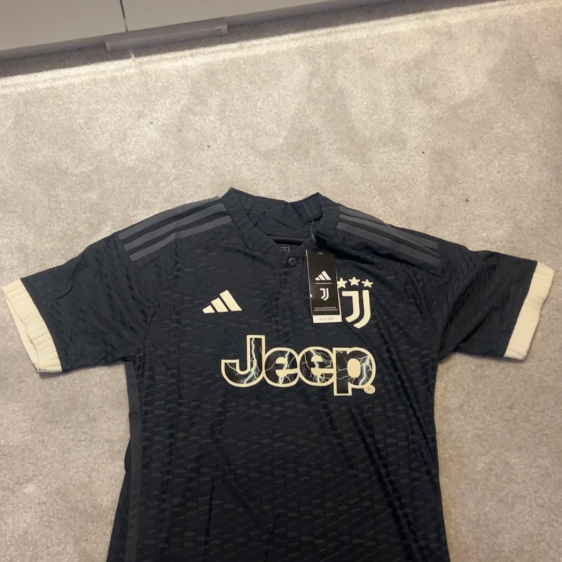 Adidas’s Juventus fotbolls tröja 