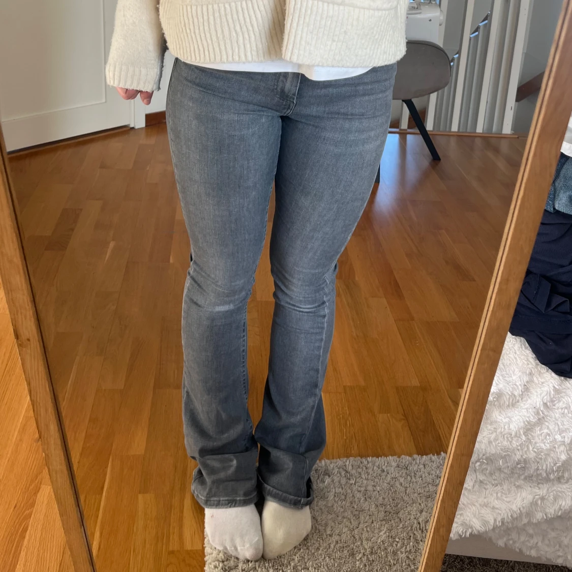 Grå bootcut jeans - 2