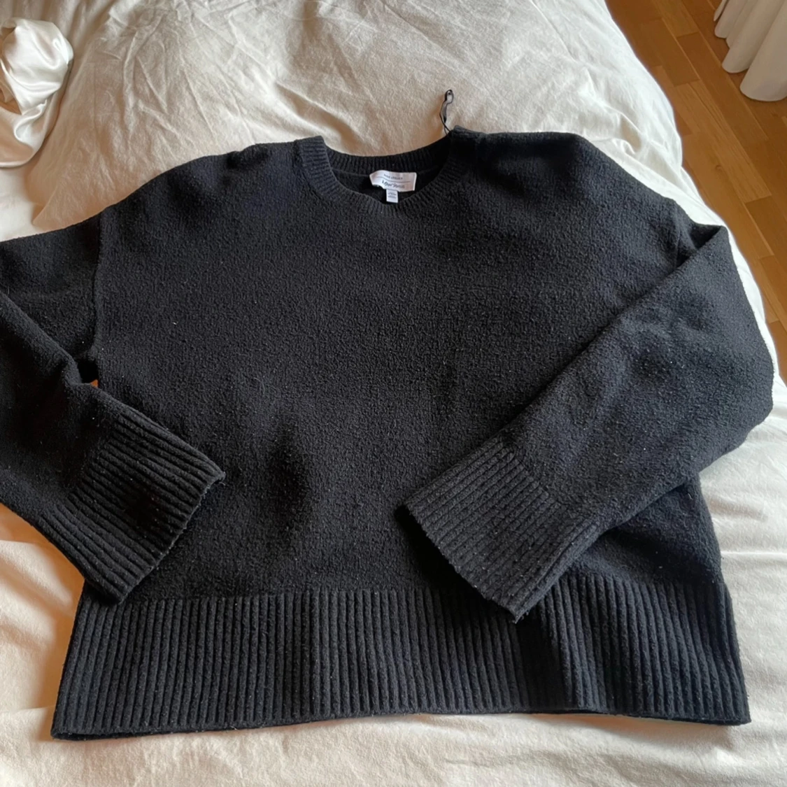 Svart stickad tröja från 