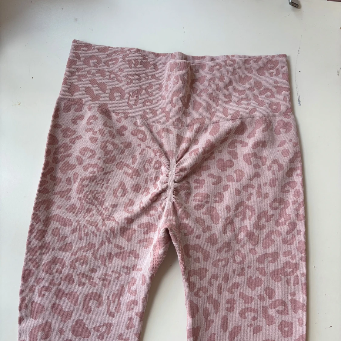 rosa leopard träningstights - 3