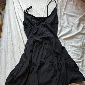 Klänning - Nästan aldrig använd, materialet är inte så stretchigt. 