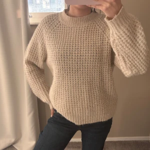 Beige stickad tröja  - Mysig beige stickad tröja från lager 157💗