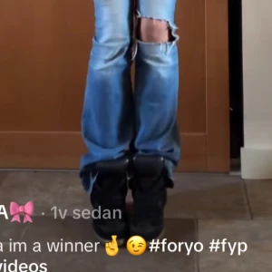 Liknande isabell marant skor - Säljer mina helt oanvända liknande isabel marant skor! Super fint skick, skriv för mer frågor!