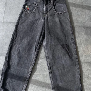 JNCO Low Down Jeans – 30W 30L – Faded Black - Classic JNCO Low Down jeans in a faded black/gray wash with that perfect worn-in look. Size 30W x 30L. In great condition with just tiny heel bites — nothing that affects the overall look or wear. Super clean fit, wide leg, and that iconic 2000s vibe. A rare piece in this good of shape.