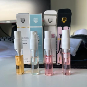 Dam parfymer - Dam parfymer, fräsch, blommig och perfekt för våren och sommaren de är 3ml var. 1st för 29kr 2st för 55kr 3st för 79kr 4st för 99kr. Stora flaskorna för de är väldigt dyra flaskor.