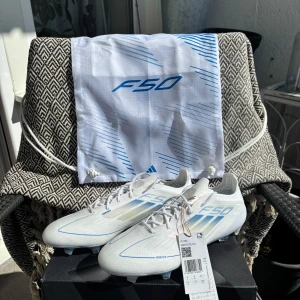 Adidas f50 elite fg polar victory  - 🇪🇺43 1/3. Helt nya med box,påse och tags jag erbjuder er att köpa 