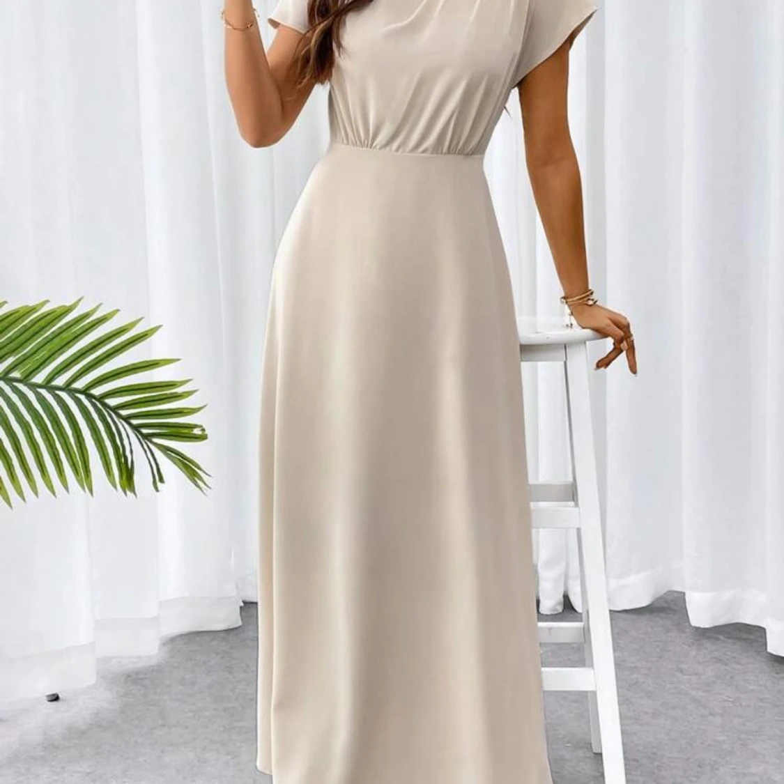 Beige långklänning med kort ärm - 2