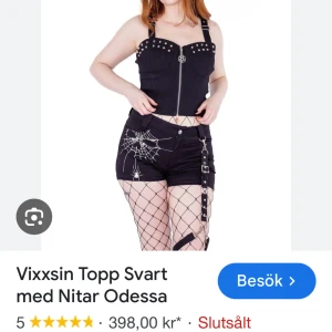 Svart topp med nitar från Vixxsin - HEJJ SÖKES! STORLEK L/XL 