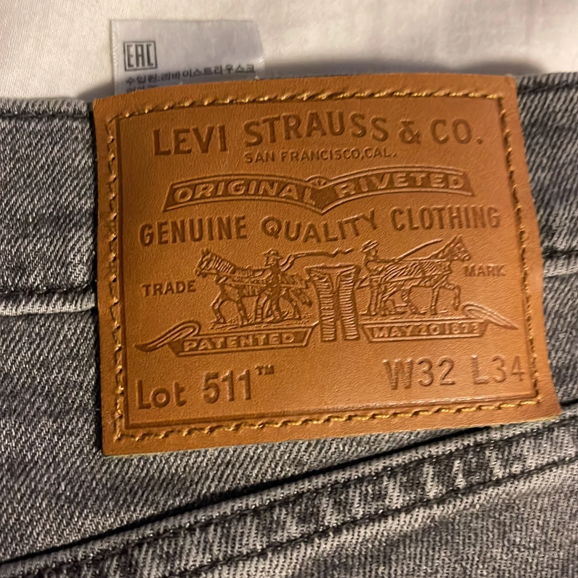 Grå Levi's 511 jeans W32 L34 - 1