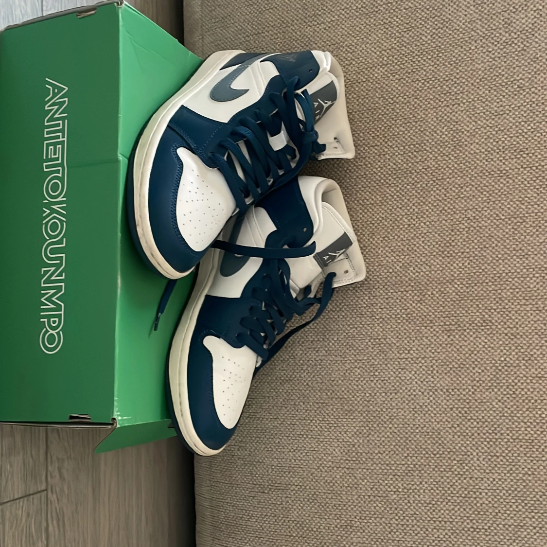 Nike Air Jordan 1 Mid blå och vita - 1