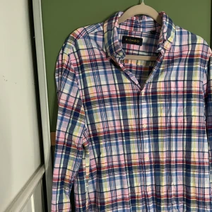 Rutig skjorta - Färgglad rutig skjorta, perfekt till sommaren. SIZE S passar S-M