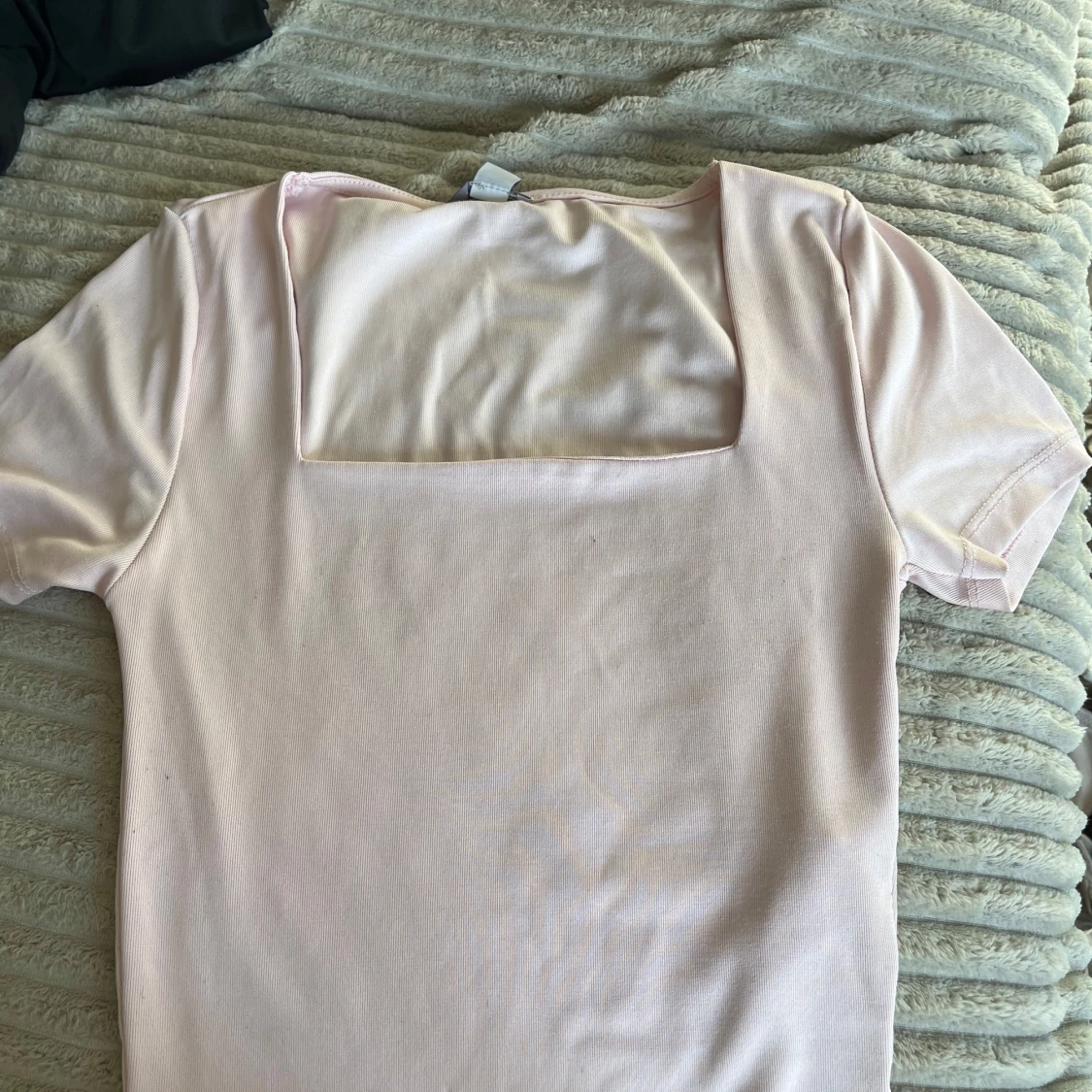 Ljusrosa topp med fyrkantig ringning från new yorker