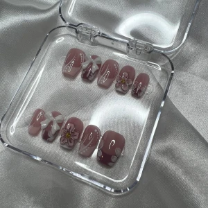 Summer Feeling Short Coffin - Mått: 15-11-12-11-9 (MM) Handgjorda lösnaglar av högsta kvalitet!✨Vid rätt applicering & borttagning kan man använda dem flera gånger! Du får med prepkit & instruktioner💕Intresserad av att köpa skräddarsydda naglar efter en inspo-bild? DMa mig!