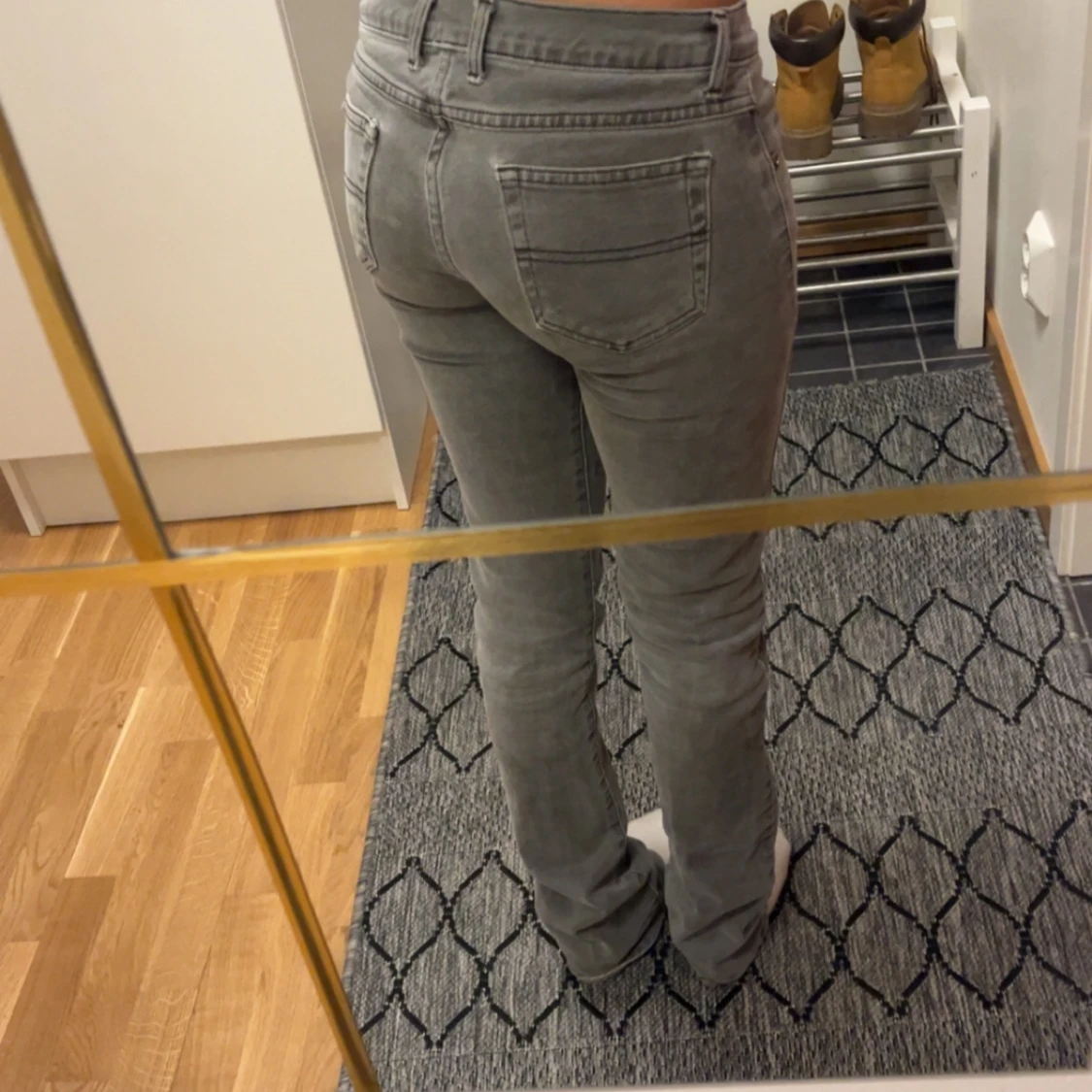 Gråa jeans - 1