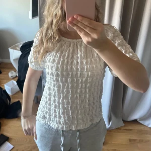 Vit topp  - Jöttefin vit topp!!!!!💕💕🥰🥰🥰