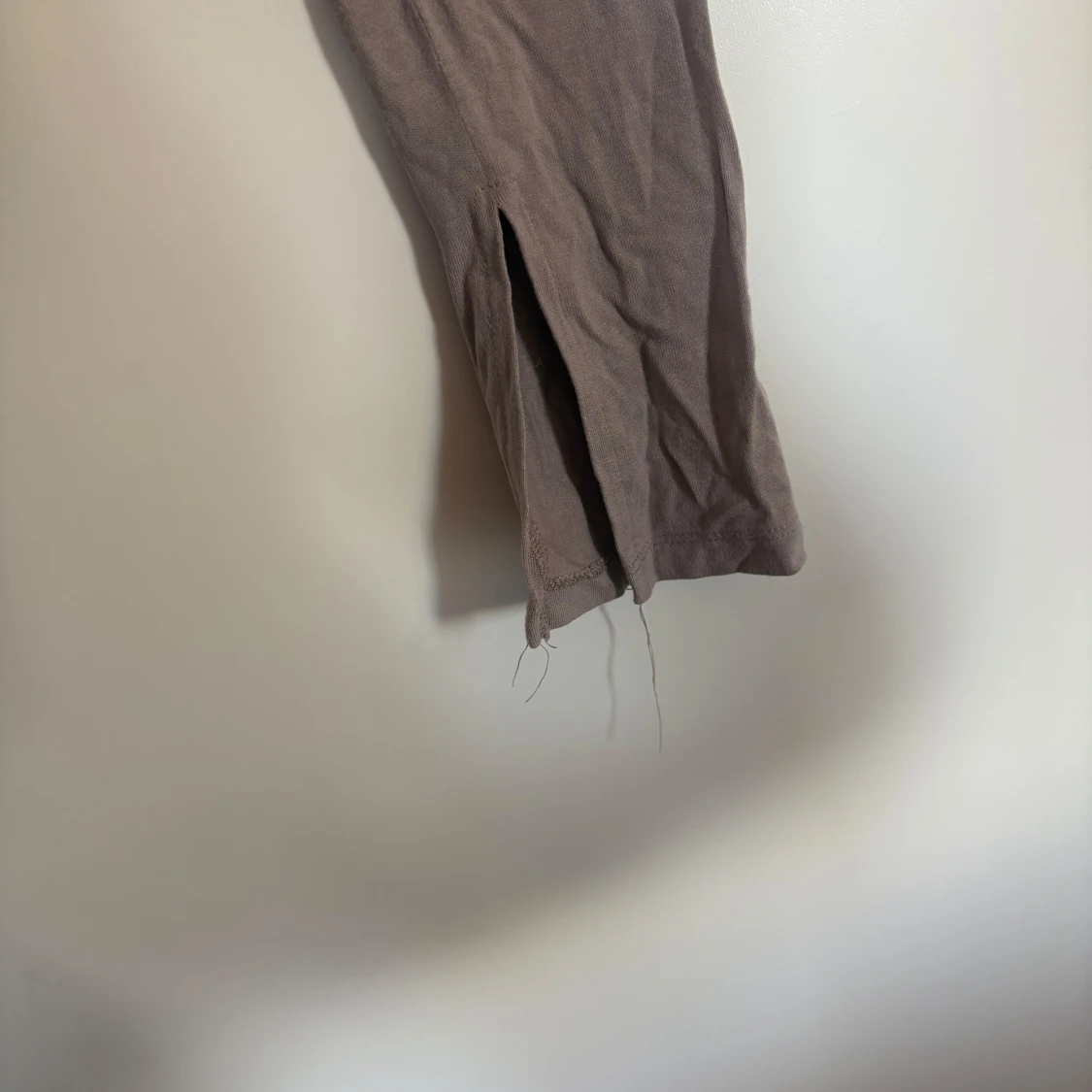 Beige långärmad topp med slits - 2