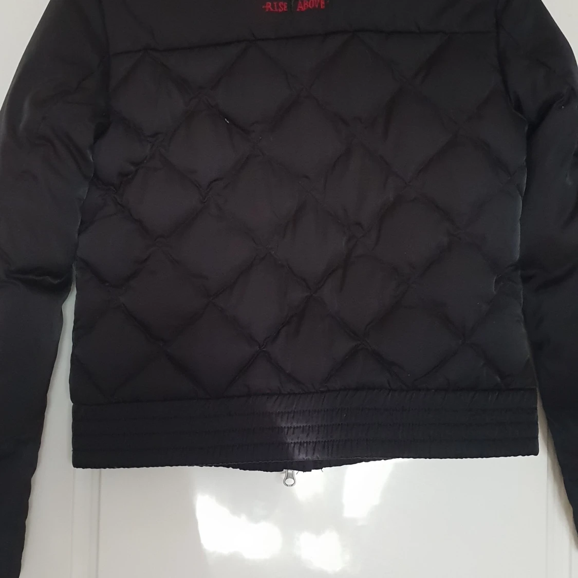 Svart quiltad pufferjacka från Reason - 1