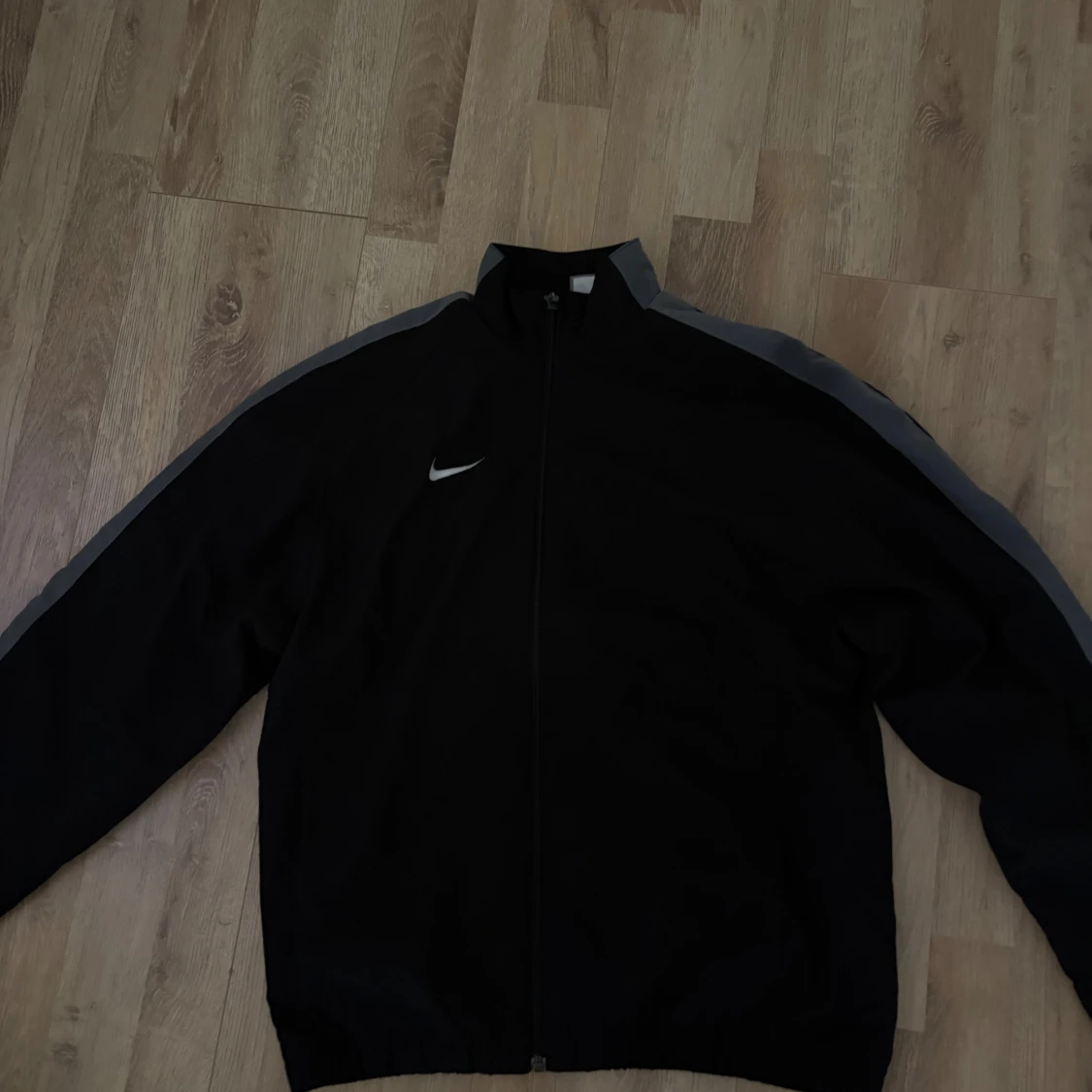 Svart träningsjacka från Nike - 1